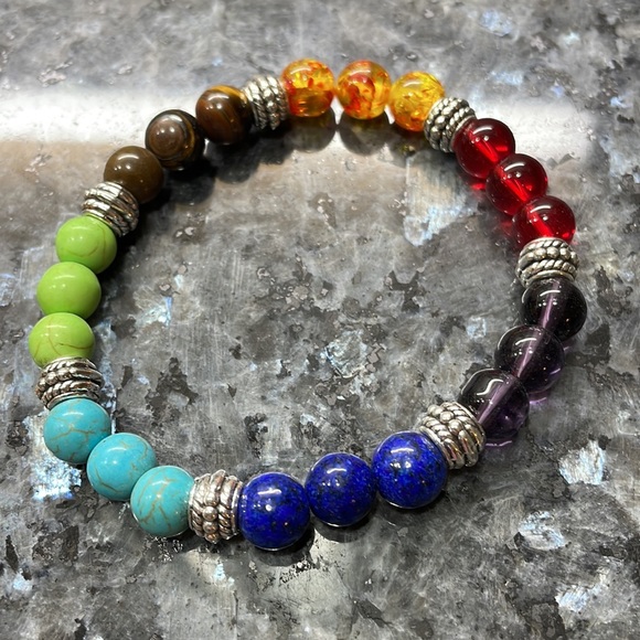 🦋 3/$24 7 Chakras beaded rainbow bracelet 🌈 / NWOT - Picture 2 of 7